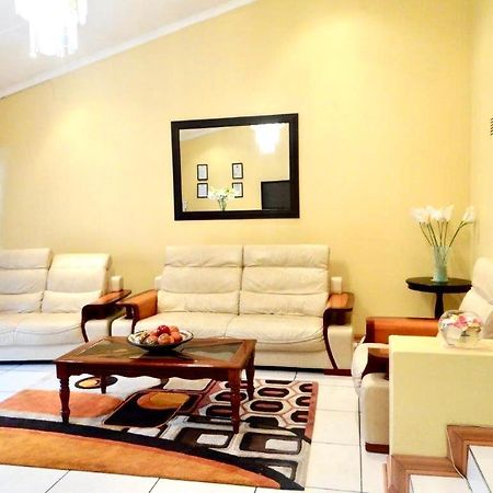 Lilliz Guest House Mthatha Bagian luar foto