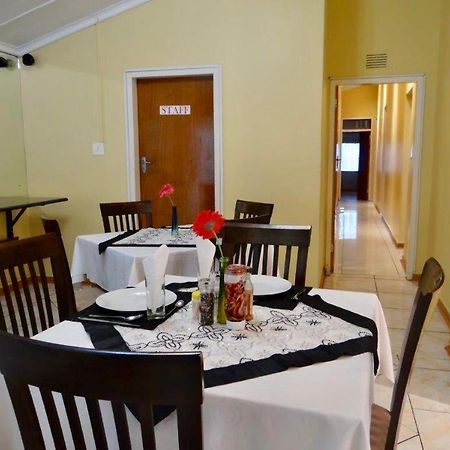Lilliz Guest House Mthatha Bagian luar foto